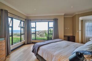 Villa mit Meerblick zu verkaufen in Plettenberg Bay